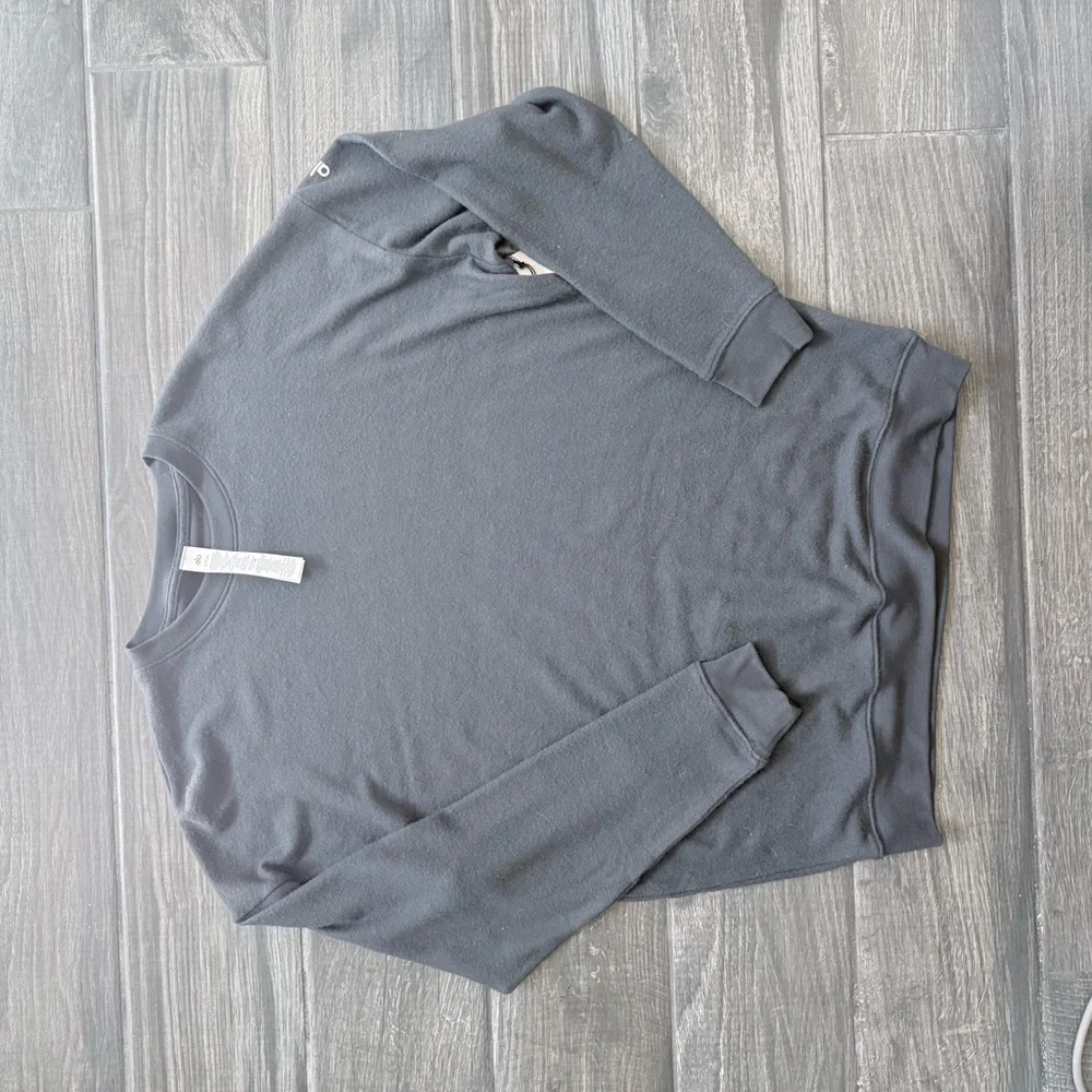 ALO Soho Pullover in Anthracite - Picture 5 of 7